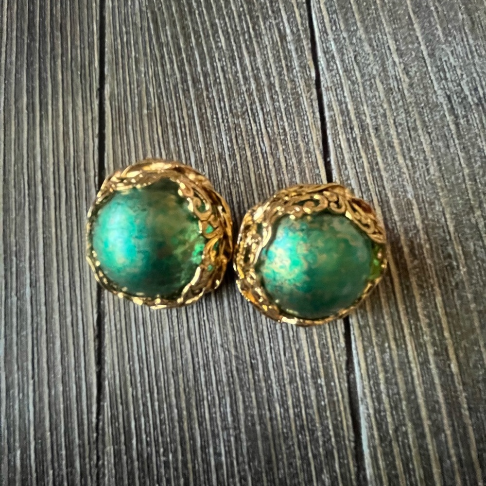 Emerald Green Cabochon Gold Trim Filigree Vintage Earrings Clipon Clip Ons Clips